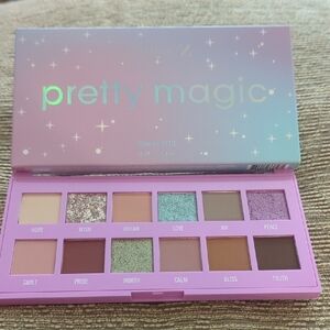 NIB Formula Z Pretty Magic Eyeshadow Palette